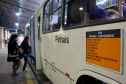 Segurança, praticidade e menos tempo de deslocamento. Essas foram as impressões dos usuários que estreiaram nesta terça-feira (30) a mais nova linha de ônibus metropolitano da Região de Curitiba. Convênio assinado entre o Governo do Estado e a Prefeitura de Curitiba possibilitou a integração entre os terminais de Pinhais e Centenário, na Capital. Com isso, a linha Jardim Iraí foi ampliada e passou a se chamar Pinhais/Centenário.