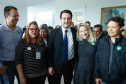 O governador Carlos Massa Ratinho Junior autorizou nesta terça-feira (30) o pagamento das progressões e promoções de carreira do Quadro Próprio do Poder Executivo (QPPE) e dos Servidores da Secretaria de Estado da Saúde (QPSS). A implantação dos avanços representa um investimento de R$ 30 milhões na folha do Estado.