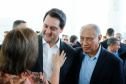 O governador Carlos Massa Ratinho Junior assinou nesta quarta-feira (31), no Palácio Iguaçu, um convênio com o Governo Federal que permitiu o repasse de R$ 102 milhões para o Consórcio Paraná Saúde, que, em parceria com 398 municípios, compra e faz a administração de medicamentos para atender a população pelo Sistema Único de Saúde (SUS).