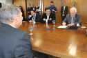 O governador Carlos Massa Ratinho Junior e o diretor-presidente da Itaipu, general Joaquim Silva e Luna, assinaram nesta quinta-feira (01), convênio para dar início à construção da segunda ponte ligando o Brasil ao Paraguai, em Foz do Iguaçu.Curitiba, 01-08-19.Foto: Arnaldo Alves / ANPr.