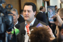 O governador Carlos Massa Ratinho Junior e o diretor-presidente da Itaipu, general Joaquim Silva e Luna, assinaram nesta quinta-feira (01), convênio para dar início à construção da segunda ponte ligando o Brasil ao Paraguai, em Foz do Iguaçu.Curitiba, 01-08-19.Foto: Arnaldo Alves / ANPr.