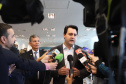 O governador Carlos Massa Ratinho Junior e o diretor-presidente da Itaipu, general Joaquim Silva e Luna, assinaram nesta quinta-feira (01), convênio para dar início à construção da segunda ponte ligando o Brasil ao Paraguai, em Foz do Iguaçu.Curitiba, 01-08-19.Foto: Arnaldo Alves / ANPr.