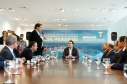 O governador Carlos Massa Ratinho Junior e o diretor-presidente da Itaipu, general Joaquim Silva e Luna, assinaram nesta quinta-feira (01), convênio para dar início à construção da segunda ponte ligando o Brasil ao Paraguai, em Foz do Iguaçu.