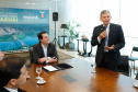 O governador Carlos Massa Ratinho Junior e o diretor-presidente da Itaipu, general Joaquim Silva e Luna, assinaram nesta quinta-feira (01), convênio para dar início à construção da segunda ponte ligando o Brasil ao Paraguai, em Foz do Iguaçu.