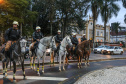A Polícia Militar do Paraná (PM-PR) iniciou uma mega-operação (Operação 100) em Curitiba  e Região Metropolitana nesta sexta-feira (2). São 165 viaturas, 550 policiais militares de todos os batalhões espalhados pelos municípios com auxílio de motocicletas, cães, cavalos e helicóptero.  Curitiba, 02/08/2019 -  Foto: Geraldo Bubniak/ANPr
