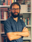 A Biblioteca Pública do Paraná promove entre 21 e 23 de agosto uma oficina de contos com o escritor e editor potiguar Estevão Azevedo. As aulas acontecem das 14h às 17h, com inscrições gratuitas por meio do formulário disponível aqui. Para concorrer a uma das 15 vagas o interessado deve enviar uma narrativa de duas páginas até 14 de agosto. Foto: Divulgação/BPP