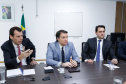 O governador Carlos Massa Ratinho Junior e o secretário nacional de Aviação Civil, Ronei Glanzmann, anunciaram nesta terça-feira (6), em Brasília, que a ampliação da pista do Aeroporto Internacional de Foz do Iguaçu (Cataratas) será feita antes da concessão para a iniciativa privada.