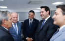 O governador Carlos Massa Ratinho Junior e o secretário nacional de Aviação Civil, Ronei Glanzmann, anunciaram nesta terça-feira (6), em Brasília, que a ampliação da pista do Aeroporto Internacional de Foz do Iguaçu (Cataratas) será feita antes da concessão para a iniciativa privada.