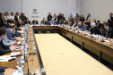 O governador Carlos Massa Ratinho Junior apresentou nesta quarta-feira (7) aos deputados estaduais um banco de projetos de R$ 350 milhões para reestruturação de rodovias, ferrovias e da segurança pública. Ele tem formato inédito no Estado e foi deseenvolvido em parceria com os parlamentares para resolver os maiores gargalos dessas áreas. O lançamento oficial acontecerá ainda neste mês. Foto: José Fernando Ogura/ANPr