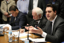O governador Carlos Massa Ratinho Junior apresentou nesta quarta-feira (7) aos deputados estaduais um banco de projetos de R$ 350 milhões para reestruturação de rodovias, ferrovias e da segurança pública. Ele tem formato inédito no Estado e foi deseenvolvido em parceria com os parlamentares para resolver os maiores gargalos dessas áreas. O lançamento oficial acontecerá ainda neste mês. Foto: José Fernando Ogura/ANPr