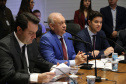 O governador Carlos Massa Ratinho Junior apresentou nesta quarta-feira (7) aos deputados estaduais um banco de projetos de R$ 350 milhões para reestruturação de rodovias, ferrovias e da segurança pública. Ele tem formato inédito no Estado e foi deseenvolvido em parceria com os parlamentares para resolver os maiores gargalos dessas áreas. O lançamento oficial acontecerá ainda neste mês. Foto: José Fernando Ogura/ANPr