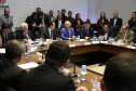O governador Carlos Massa Ratinho Junior apresentou nesta quarta-feira (7) aos deputados estaduais um banco de projetos de R$ 350 milhões para reestruturação de rodovias, ferrovias e da segurança pública. Ele tem formato inédito no Estado e foi deseenvolvido em parceria com os parlamentares para resolver os maiores gargalos dessas áreas. O lançamento oficial acontecerá ainda neste mês. Foto: José Fernando Ogura/ANPr