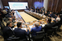 O governador Carlos Massa Ratinho Junior apresentou nesta quarta-feira (7) aos deputados estaduais um banco de projetos de R$ 350 milhões para reestruturação de rodovias, ferrovias e da segurança pública. Ele tem formato inédito no Estado e foi deseenvolvido em parceria com os parlamentares para resolver os maiores gargalos dessas áreas. O lançamento oficial acontecerá ainda neste mês. Foto: José Fernando Ogura/ANPr