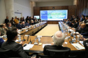 O governador Carlos Massa Ratinho Junior apresentou nesta quarta-feira (7) aos deputados estaduais um banco de projetos de R$ 350 milhões para reestruturação de rodovias, ferrovias e da segurança pública. Ele tem formato inédito no Estado e foi deseenvolvido em parceria com os parlamentares para resolver os maiores gargalos dessas áreas. O lançamento oficial acontecerá ainda neste mês. Foto: José Fernando Ogura/ANPr