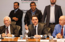 O governador Carlos Massa Ratinho Junior apresentou nesta quarta-feira (7) aos deputados estaduais um banco de projetos de R$ 350 milhões para reestruturação de rodovias, ferrovias e da segurança pública. Ele tem formato inédito no Estado e foi deseenvolvido em parceria com os parlamentares para resolver os maiores gargalos dessas áreas. O lançamento oficial acontecerá ainda neste mês.
