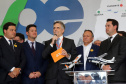 O Paraná passa a ter a maior malha aeroviária do País com o início nesta quarta-feira (07) do programa Voe Paraná. O novo pacote aéreo regional foi lançado pelo governador Carlos Massa Ratinho Junior no Aeroporto do Bacacheri, em Curitiba, e vai atender 12 cidades, de todas as regiões do Estado.Foto Gilson Abreu AENPr