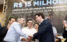 Obras de infraestrutura, melhorias em escolas, reformas e construção de postos de saúde estão no pacote de investimentos que o Governo do Estado fará em 24 cidades da região Sudoeste. O governador Carlos Massa Ratinho Junior se reuniu nesta quinta-feira (8) com os prefeitos na sede da Associação dos Municípios do Sudoeste do Paraná (Amsop), em Francisco Beltrão, e assinou as ordens de serviço e homologação das licitações para dar início às obras e ações.