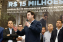 Obras de infraestrutura, melhorias em escolas, reformas e construção de postos de saúde estão no pacote de investimentos que o Governo do Estado fará em 24 cidades da região Sudoeste. O governador Carlos Massa Ratinho Junior se reuniu nesta quinta-feira (8) com os prefeitos na sede da Associação dos Municípios do Sudoeste do Paraná (Amsop), em Francisco Beltrão, e assinou as ordens de serviço e homologação das licitações para dar início às obras e ações.
