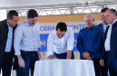 O governador Carlos Massa Ratinho Junior assinou nesta quinta-feira (8) a ordem de serviço para início das obras para contenção de enchentes do Rio Marrecas, em Francisco Beltrão, no Sudoeste do Estado. O Governo do Estado está investindo R$ 30 milhões nesta primeira etapa da obra.
