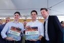 O governador Carlos Massa Ratinho Junior assinou nesta quinta-feira (8) a ordem de serviço para início das obras para contenção de enchentes do Rio Marrecas, em Francisco Beltrão, no Sudoeste do Estado. O Governo do Estado está investindo R$ 30 milhões nesta primeira etapa da obra.