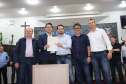 O governador Carlos Massa Ratinho Junior participa nesta sexta-feira (09), em na câmara de Toledo, a liberação de recursos para municípios da região Oeste. Participaram: prefeito de Toledo, Lucio De Marchi; secretário Chefe da Casa Civil, Guto Silva; de Desenvolvimento Urbano, João Carlos Ortega; do Planejamento, Valdemar Jorge e da Infraestrutura e Logística, Sandro Alex; deputados e demais autoridades.Toledo, 09-08-19.Foto: Arnaldo Alves / ANPr.