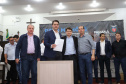 O governador Carlos Massa Ratinho Junior participa nesta sexta-feira (09), em na câmara de Toledo, a liberação de recursos para municípios da região Oeste. Participaram: prefeito de Toledo, Lucio De Marchi; secretário Chefe da Casa Civil, Guto Silva; de Desenvolvimento Urbano, João Carlos Ortega; do Planejamento, Valdemar Jorge e da Infraestrutura e Logística, Sandro Alex; deputados e demais autoridades.Toledo, 09-08-19.Foto: Arnaldo Alves / ANPr.