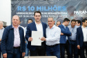 Novos veículos, ruas pavimentadas, construção de escola, de quadra de esportes e de barracões industriais estão entre os investimentos que 24 municípios do Oeste do Paraná farão com apoio do Governo do Estado. O governador Carlos Massa Ratinho Junior esteve nesta sexta-feira (09) em Toledo para assinar as licitações e homologações dos projetos.
