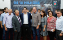 Novos veículos, ruas pavimentadas, construção de escola, de quadra de esportes e de barracões industriais estão entre os investimentos que 24 municípios do Oeste do Paraná farão com apoio do Governo do Estado. O governador Carlos Massa Ratinho Junior esteve nesta sexta-feira (09) em Toledo para assinar as licitações e homologações dos projetos.