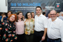 Novos veículos, ruas pavimentadas, construção de escola, de quadra de esportes e de barracões industriais estão entre os investimentos que 24 municípios do Oeste do Paraná farão com apoio do Governo do Estado. O governador Carlos Massa Ratinho Junior esteve nesta sexta-feira (09) em Toledo para assinar as licitações e homologações dos projetos.
