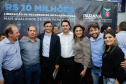 Novos veículos, ruas pavimentadas, construção de escola, de quadra de esportes e de barracões industriais estão entre os investimentos que 24 municípios do Oeste do Paraná farão com apoio do Governo do Estado. O governador Carlos Massa Ratinho Junior esteve nesta sexta-feira (09) em Toledo para assinar as licitações e homologações dos projetos.