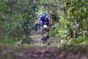 Os moradores do litoral do Paraná tiveram uma prévia nesta sexta-feira (09) do que promete ser a primeira etapa dos Jogos de Aventura e Natureza. A competição começou com a primeira etapa das disputas de paraquedismo, em Paranaguá, e mountain bike, no balneário de Santa Terezinha, em Pontal do Paraná. Foto: José Fernando Ogura/AEN