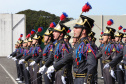 São José dos Pinhais, 09 de agosto de 2019. Solenidade alusiva ao Aniversário da PMPR. Foto: Cadetes fazem o juramento a bandeira após o recebimento do espadim. 