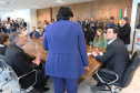 O governador Carlos Massa Ratinho Junior, o secretário da Justiça, Família e Trabalho, Ney Leprevost, e a ministra da Mulher, da Família e dos Direitos Humanos, Damares Alves, assinaram nessa segunda-feira (12), no Palácio Iguaçu, dois protocolos de intenções que visam fortalecer as ações em defesa da mulher e de crianças e adolescentes.Curitiba, 12-08-19.Foto: Arnaldo Alves / ANPr.