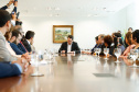 O governador Carlos Massa Ratinho Junior, o secretário da Justiça, Família e Trabalho, Ney Leprevost, e a ministra da Mulher, da Família e dos Direitos Humanos, Damares Alves, assinam dois protocolos de intenções que visam fortalecer as ações em defesa da mulher e de crianças e adolescentes.