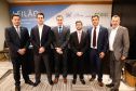 O Paraná é o primeiro Estado do Brasil a receber autonomia para administrar contratos de exploração de áreas dos portos organizados. O convênio de delegação de competência foi formalizado nesta terça-feira (13), na Bolsa de Valores de São Paulo (Bovespa), pelo ministro da Infraestrutura, Tarcísio de Freitas, e pelo governador Carlos Massa Ratinho Junior.