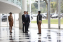 O vice-governador Darci Piana recebeu nesta quarta-feira (14), no Palácio Iguaçu, o embaixador da Nova Zelândia, Chris Langley, e reafirmou o interesse do Paraná em desenvolver projetos de cooperação nas áreas da agricultura, educação e turismo. Piana também apresentou os projetos estruturantes do Estado na área da infraestrutura, que envolvem melhorias em rodovias, ferrovias, portos e aeroportos.Foto: José Fernando Ogura/AEN