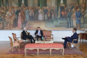 O vice-governador Darci Piana recebeu nesta quarta-feira (14), no Palácio Iguaçu, o embaixador da Nova Zelândia, Chris Langley, e reafirmou o interesse do Paraná em desenvolver projetos de cooperação nas áreas da agricultura, educação e turismo. Piana também apresentou os projetos estruturantes do Estado na área da infraestrutura, que envolvem melhorias em rodovias, ferrovias, portos e aeroportos.Foto: José Fernando Ogura/AEN