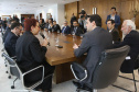 O Governo do Estado e a Microsoft Brasil firmaram nesta quarta-feira (14), protocolo de intenções para colaboração mútua em ações nas áreas da educação, qualificação, inovação e empreendedorismo. O documento foi assinado pelo governador Carlos Massa Ratinho Junior e a presidente da Microsoft Brasil, Tânia Conte Cosentino.