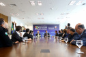 O Governo do Estado e a Microsoft Brasil firmaram nesta quarta-feira (14), protocolo de intenções para colaboração mútua em ações nas áreas da educação, qualificação, inovação e empreendedorismo. O documento foi assinado pelo governador Carlos Massa Ratinho Junior e a presidente da Microsoft Brasil, Tânia Conte Cosentino.
