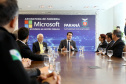 O Governo do Estado e a Microsoft Brasil firmaram nesta quarta-feira (14), protocolo de intenções para colaboração mútua em ações nas áreas da educação, qualificação, inovação e empreendedorismo. O documento foi assinado pelo governador Carlos Massa Ratinho Junior e a presidente da Microsoft Brasil, Tânia Conte Cosentino.