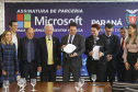 O Governo do Estado e a Microsoft Brasil firmaram nesta quarta-feira (14), protocolo de intenções para colaboração mútua em ações nas áreas da educação, qualificação, inovação e empreendedorismo. O documento foi assinado pelo governador Carlos Massa Ratinho Junior e a presidente da Microsoft Brasil, Tânia Conte Cosentino.