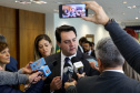 O Governo do Estado e a Microsoft Brasil firmaram nesta quarta-feira (14), protocolo de intenções para colaboração mútua em ações nas áreas da educação, qualificação, inovação e empreendedorismo. O documento foi assinado pelo governador Carlos Massa Ratinho Junior e a presidente da Microsoft Brasil, Tânia Conte Cosentino.