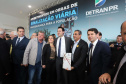 O governador Carlos Massa Ratinho Junior e o diretor do Detran, Cezar Kogut, autorizam repasse do Detran para municípios realizarem obras de sinalização nas cidades.Curitiba, 14-08-19Foto: Arnaldo Alves / ANPr.
