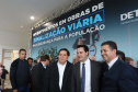 O governador Carlos Massa Ratinho Junior e o diretor do Detran, Cezar Kogut, autorizam repasse do Detran para municípios realizarem obras de sinalização nas cidades.Curitiba, 14-08-19Foto: Arnaldo Alves / ANPr.