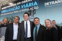 O governador Carlos Massa Ratinho Junior e o diretor do Detran, Cezar Kogut, autorizam repasse do Detran para municípios realizarem obras de sinalização nas cidades.Curitiba, 14-08-19Foto: Arnaldo Alves / ANPr.