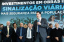 O governador Carlos Massa Ratinho Junior assinou nesta quarta-feira (14), no Palácio Iguaçu, a liberação de R$ 6 milhões para obras de sinalização viária em 39 cidades paranaenses. A iniciativa faz parte de um programa do Departamento de Trânsito do Paraná (Detran-PR) para regulamentar a circulação de veículos e pedestres.