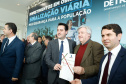 O governador Carlos Massa Ratinho Junior assinou nesta quarta-feira (14), no Palácio Iguaçu, a liberação de R$ 6 milhões para obras de sinalização viária em 39 cidades paranaenses. A iniciativa faz parte de um programa do Departamento de Trânsito do Paraná (Detran-PR) para regulamentar a circulação de veículos e pedestres.