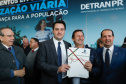 O governador Carlos Massa Ratinho Junior assinou nesta quarta-feira (14), no Palácio Iguaçu, a liberação de R$ 6 milhões para obras de sinalização viária em 39 cidades paranaenses. A iniciativa faz parte de um programa do Departamento de Trânsito do Paraná (Detran-PR) para regulamentar a circulação de veículos e pedestres.