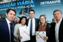 O governador Carlos Massa Ratinho Junior assinou nesta quarta-feira (14), no Palácio Iguaçu, a liberação de R$ 6 milhões para obras de sinalização viária em 39 cidades paranaenses. A iniciativa faz parte de um programa do Departamento de Trânsito do Paraná (Detran-PR) para regulamentar a circulação de veículos e pedestres.