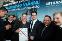O governador Carlos Massa Ratinho Junior assinou nesta quarta-feira (14), no Palácio Iguaçu, a liberação de R$ 6 milhões para obras de sinalização viária em 39 cidades paranaenses. A iniciativa faz parte de um programa do Departamento de Trânsito do Paraná (Detran-PR) para regulamentar a circulação de veículos e pedestres.